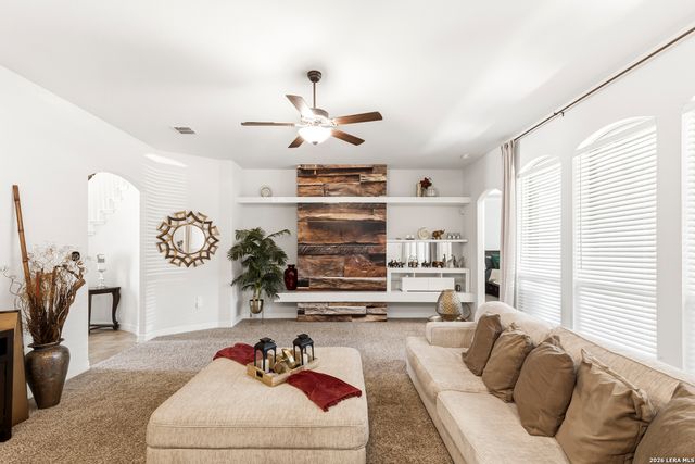 531 LILLY BLF, Castroville, TX 78009
