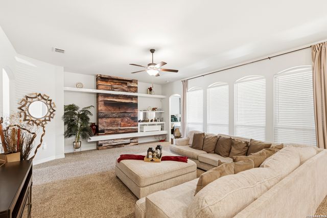 531 LILLY BLF, Castroville, TX 78009