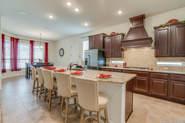 531 LILLY BLF, Castroville, TX 78009