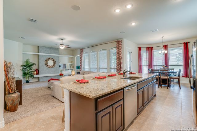 531 LILLY BLF, Castroville, TX 78009