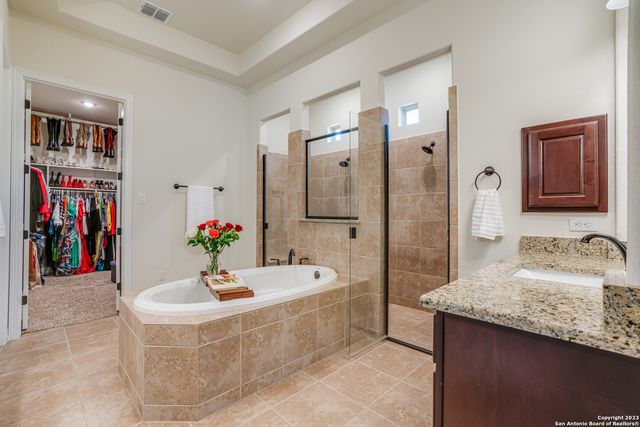 531 LILLY BLF, Castroville, TX 78009