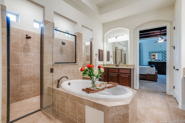 531 LILLY BLF, Castroville, TX 78009