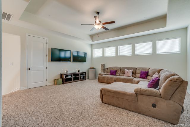 531 LILLY BLF, Castroville, TX 78009