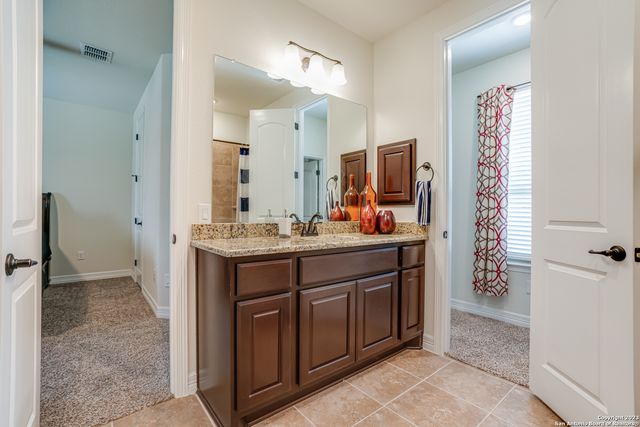 531 LILLY BLF, Castroville, TX 78009