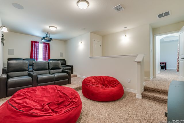 531 LILLY BLF, Castroville, TX 78009