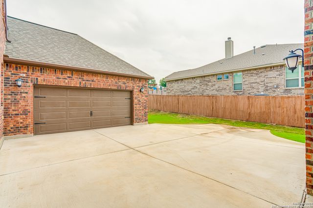 531 LILLY BLF, Castroville, TX 78009