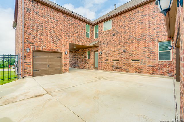 531 LILLY BLF, Castroville, TX 78009