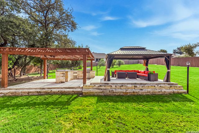 531 LILLY BLF, Castroville, TX 78009