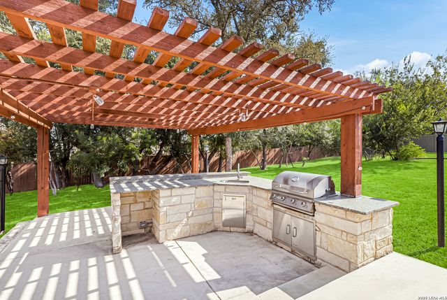 531 LILLY BLF, Castroville, TX 78009