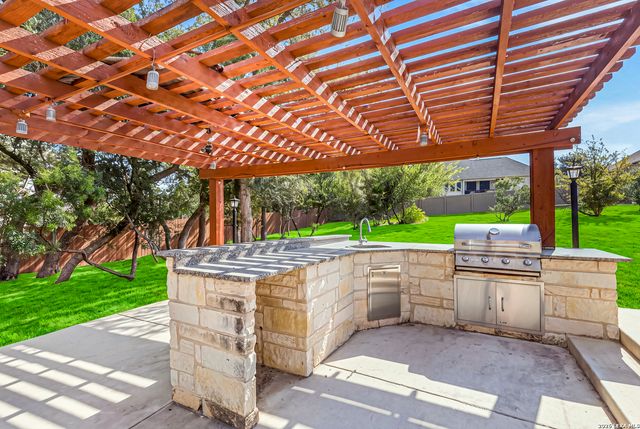 531 LILLY BLF, Castroville, TX 78009