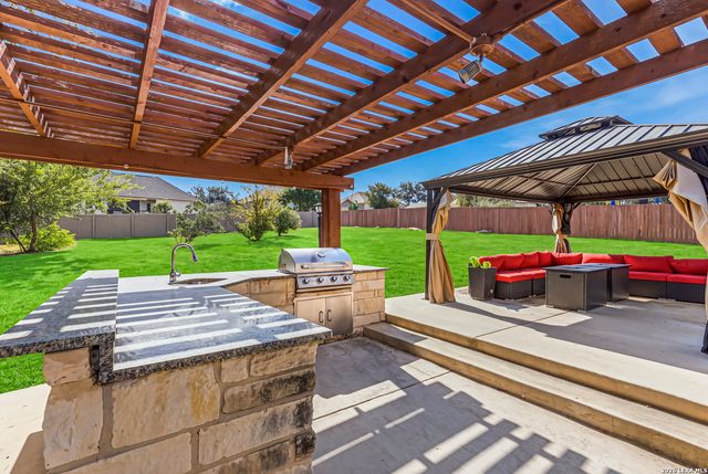 531 LILLY BLF, Castroville, TX 78009