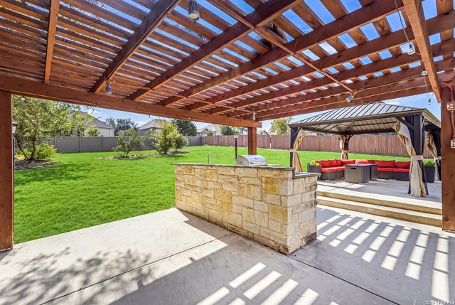 531 LILLY BLF, Castroville, TX 78009
