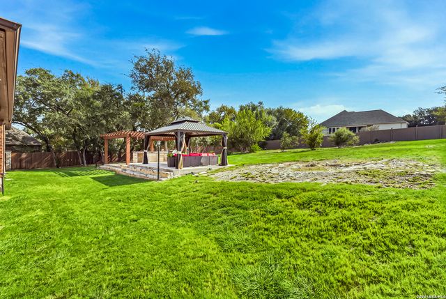 531 LILLY BLF, Castroville, TX 78009
