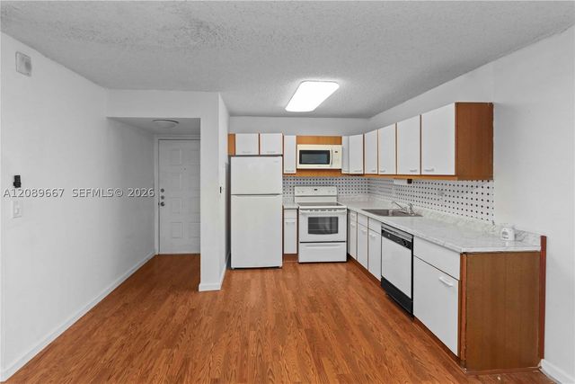 8005 Lake Dr 410, Doral, FL 33166