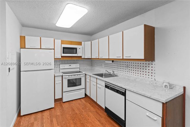 8005 Lake Dr 410, Doral, FL 33166