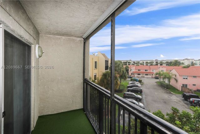 8005 Lake Dr 410, Doral, FL 33166