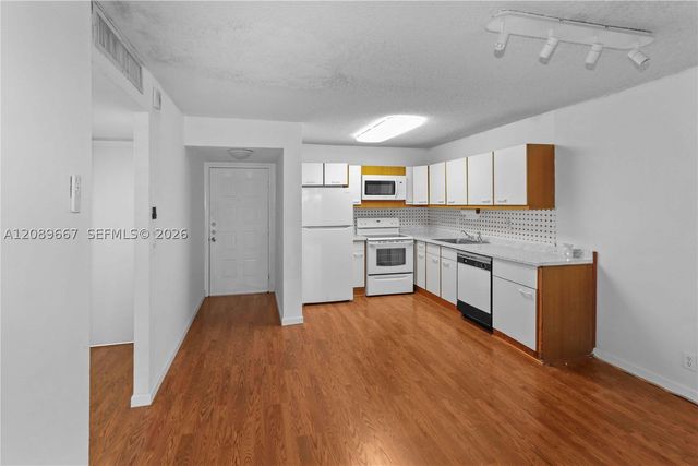 8005 Lake Dr 410, Doral, FL 33166