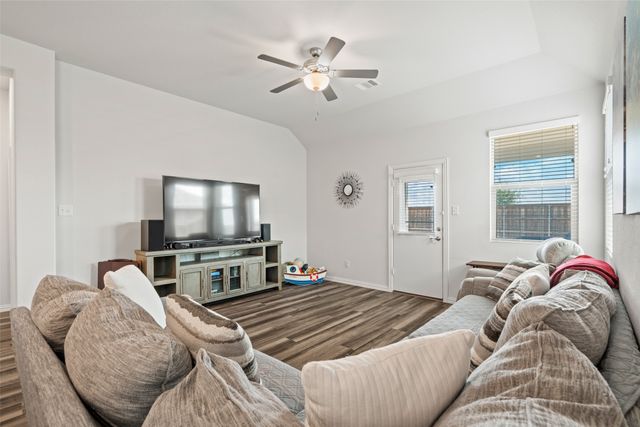 3016 Prairie Trail Avenue, Aubrey, TX 76227