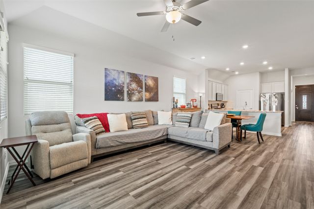 3016 Prairie Trail Avenue, Aubrey, TX 76227