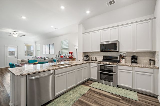 3016 Prairie Trail Avenue, Aubrey, TX 76227