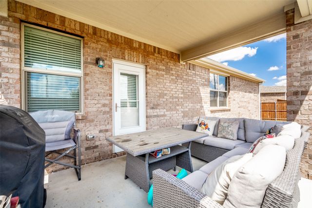 3016 Prairie Trail Avenue, Aubrey, TX 76227