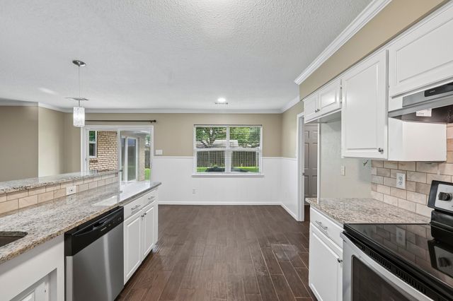 1707 Park Ridge Terrace, Arlington, TX 76012