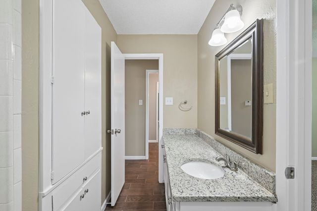 1707 Park Ridge Terrace, Arlington, TX 76012