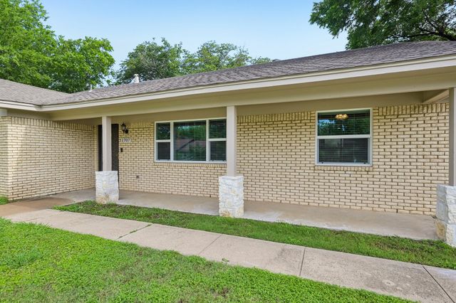 1707 Park Ridge Terrace, Arlington, TX 76012