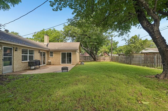 1707 Park Ridge Terrace, Arlington, TX 76012