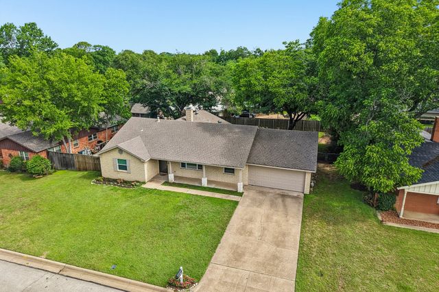1707 Park Ridge Terrace, Arlington, TX 76012