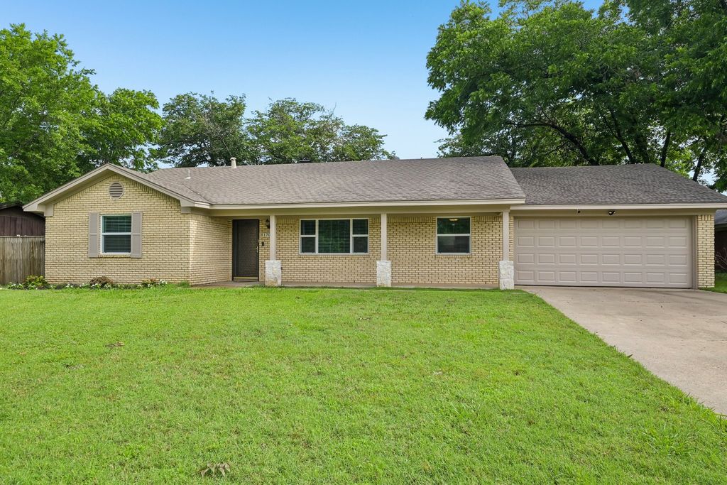 1707 Park Ridge Terrace, Arlington, TX 76012