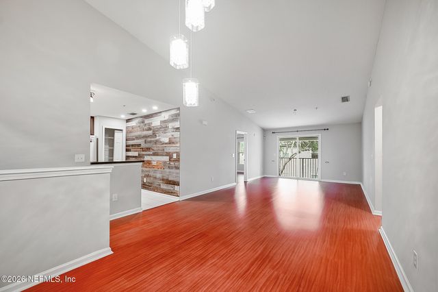 7036 DEER LODGE Circle 106, Jacksonville, FL 32256