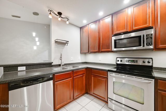 7036 DEER LODGE Circle 106, Jacksonville, FL 32256