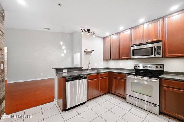 7036 DEER LODGE Circle 106, Jacksonville, FL 32256