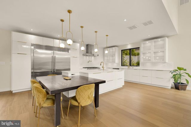 8165 E BEACH DR NW, Washington, DC 20012