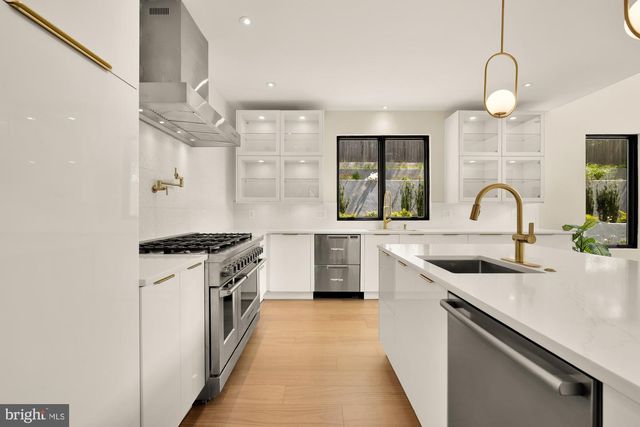 8165 E BEACH DR NW, Washington, DC 20012