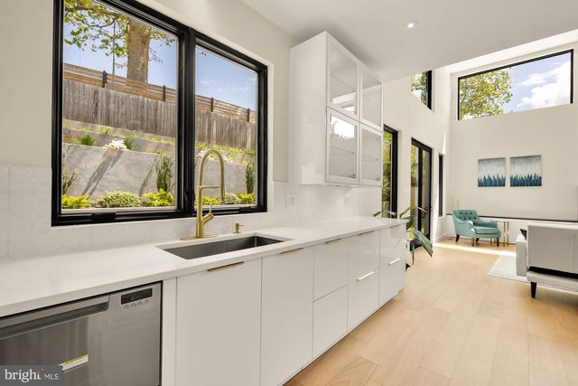 8165 E BEACH DR NW, Washington, DC 20012