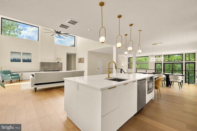 8165 E BEACH DR NW, Washington, DC 20012