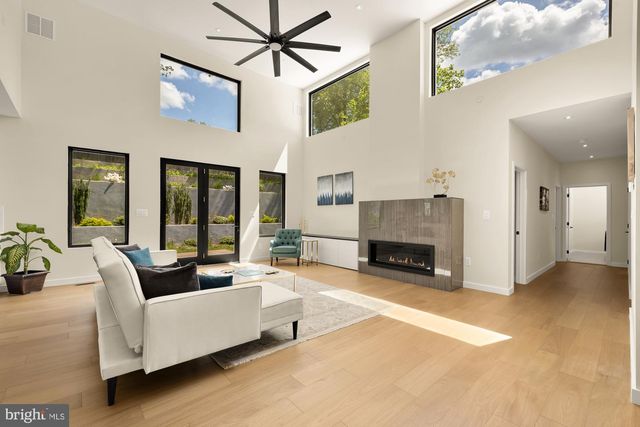 8165 E BEACH DR NW, Washington, DC 20012