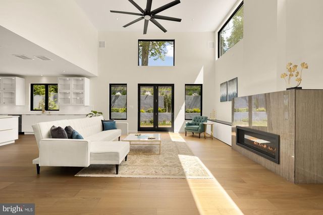 8165 E BEACH DR NW, Washington, DC 20012