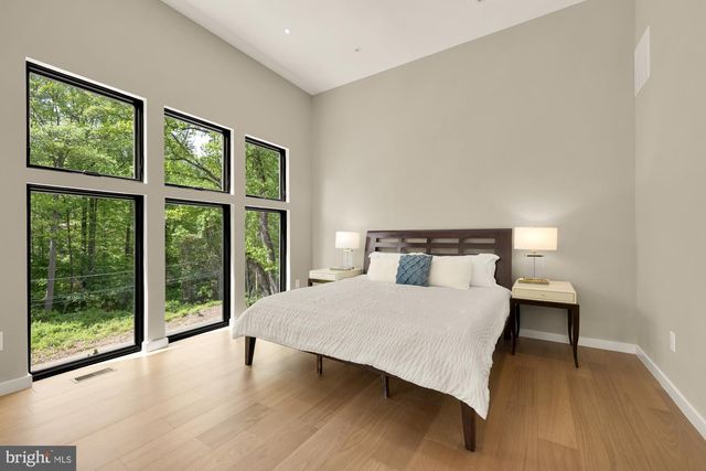 8165 E BEACH DR NW, Washington, DC 20012