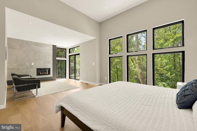 8165 E BEACH DR NW, Washington, DC 20012