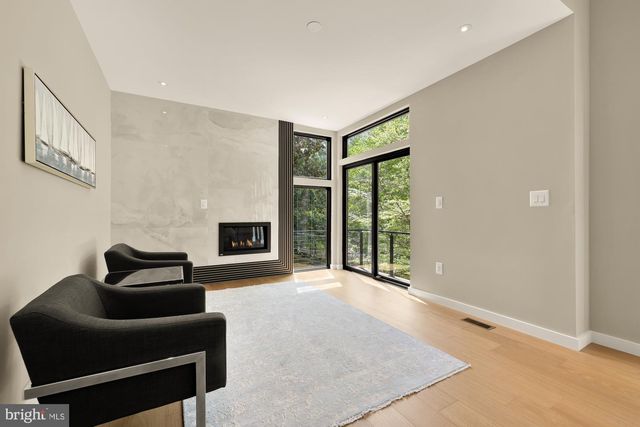 8165 E BEACH DR NW, Washington, DC 20012