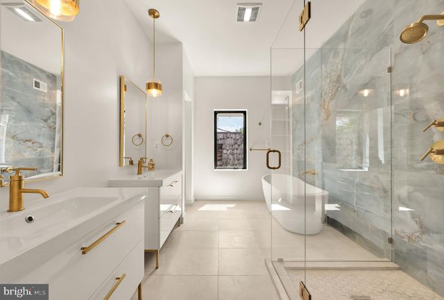 8165 E BEACH DR NW, Washington, DC 20012
