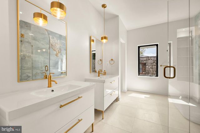 8165 E BEACH DR NW, Washington, DC 20012