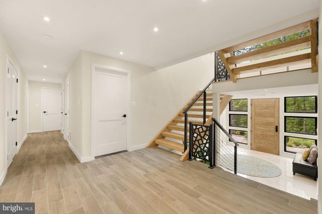 8165 E BEACH DR NW, Washington, DC 20012