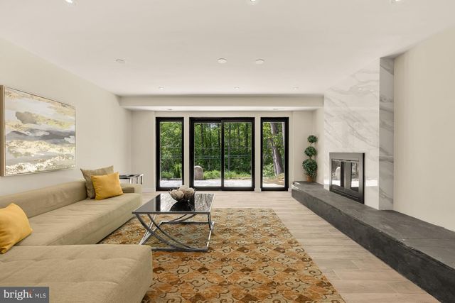 8165 E BEACH DR NW, Washington, DC 20012
