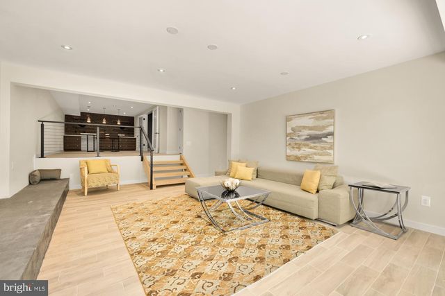 8165 E BEACH DR NW, Washington, DC 20012