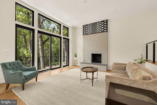 8165 E BEACH DR NW, Washington, DC 20012