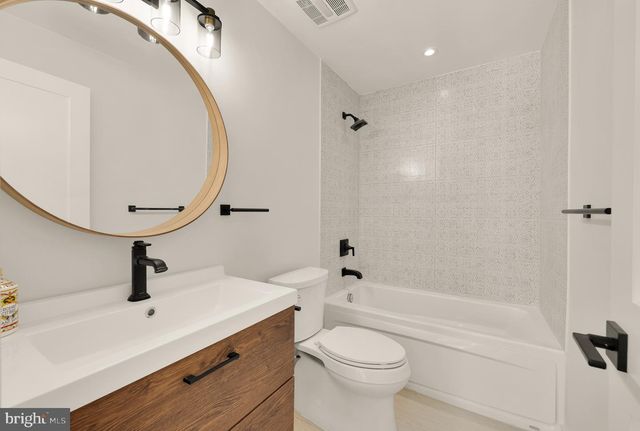 8165 E BEACH DR NW, Washington, DC 20012